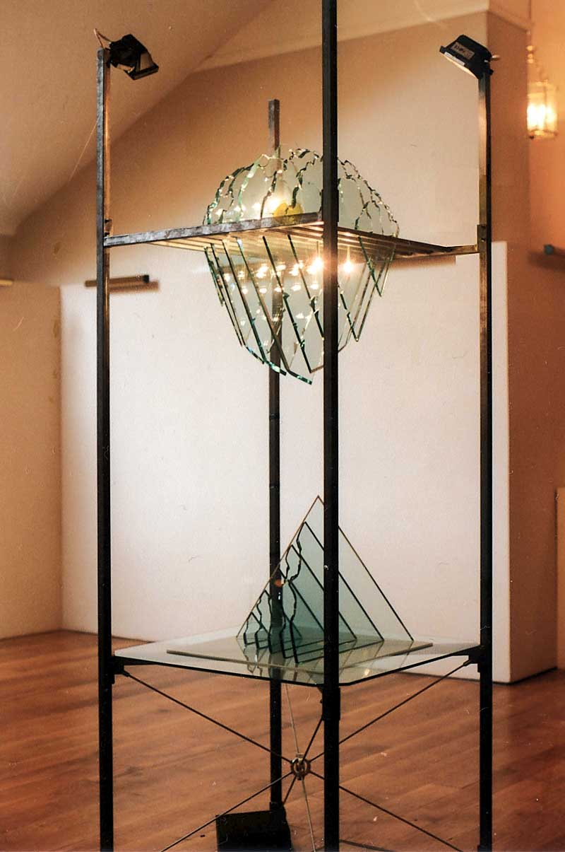 Londn, Galerie skla,lustr a plastika, ocel + kilov hranoly. Prof.R.Roubek